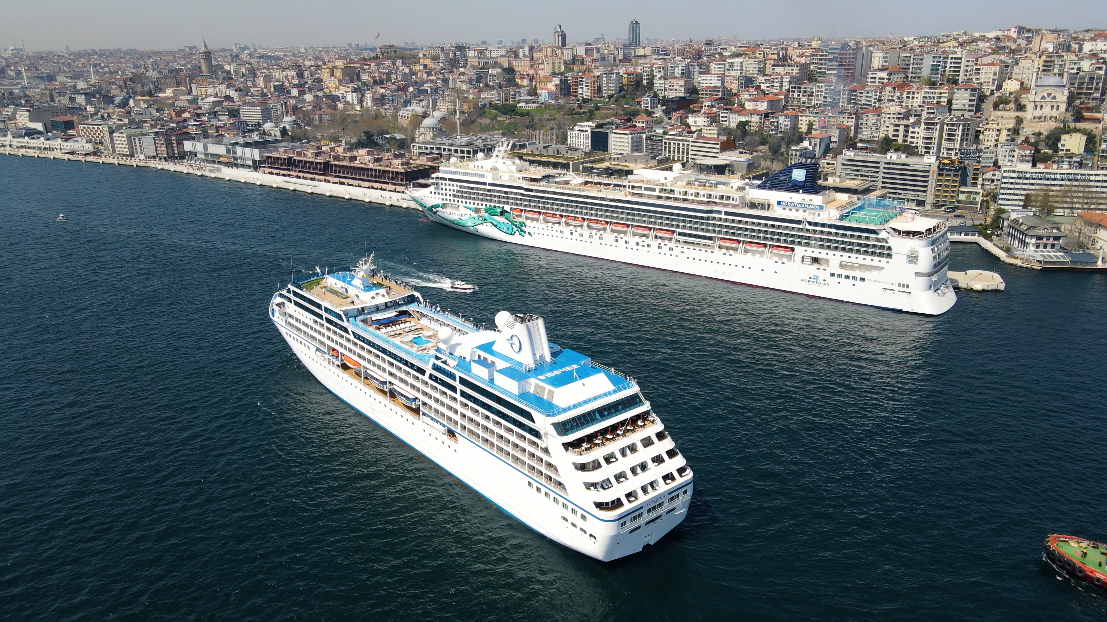 Galataport_İstanbul_iki_gemi