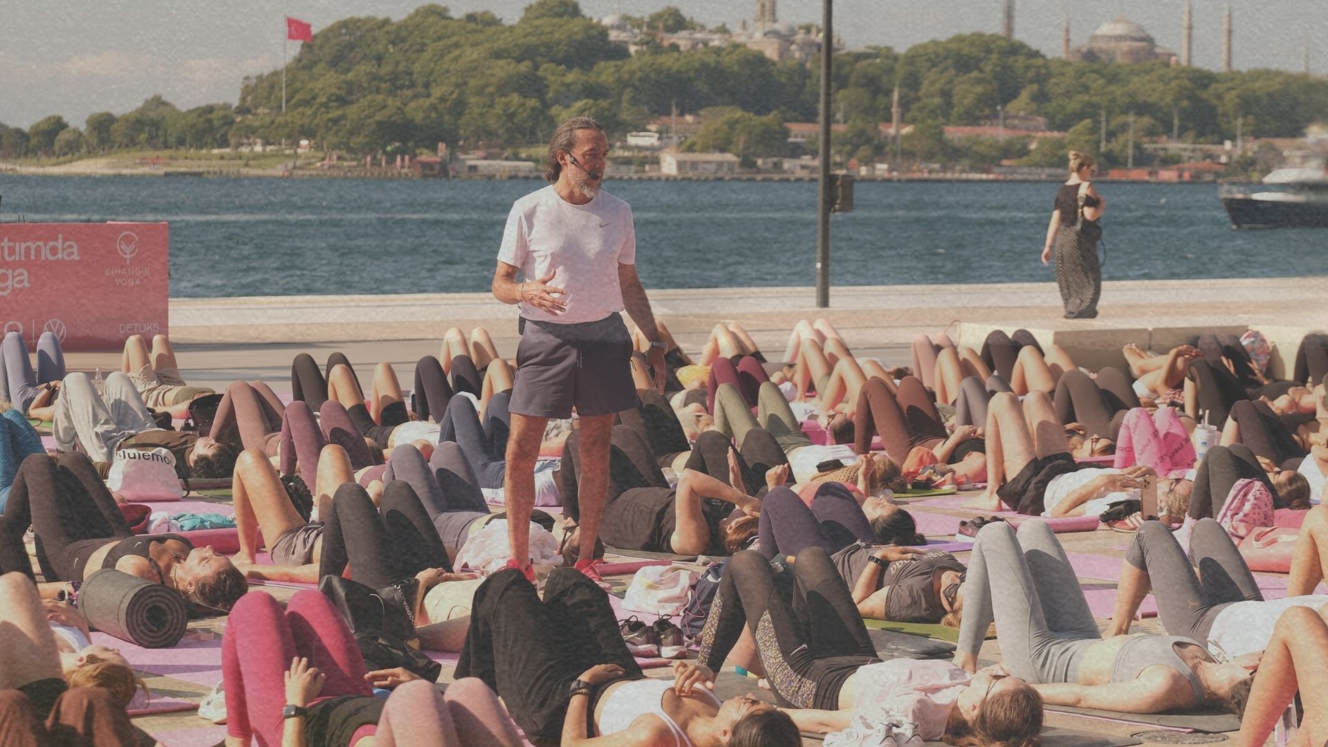 Cihangir Yoga ile Rıhtımda Yoga